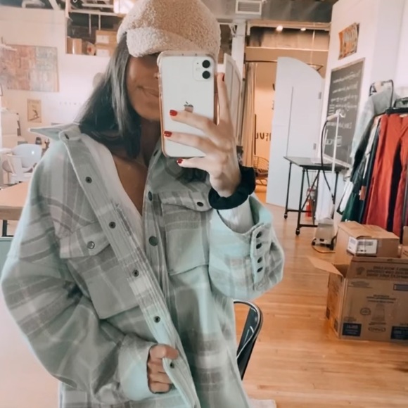 Meet your Posher, Daniela Nicole! - Picture 2 of 6